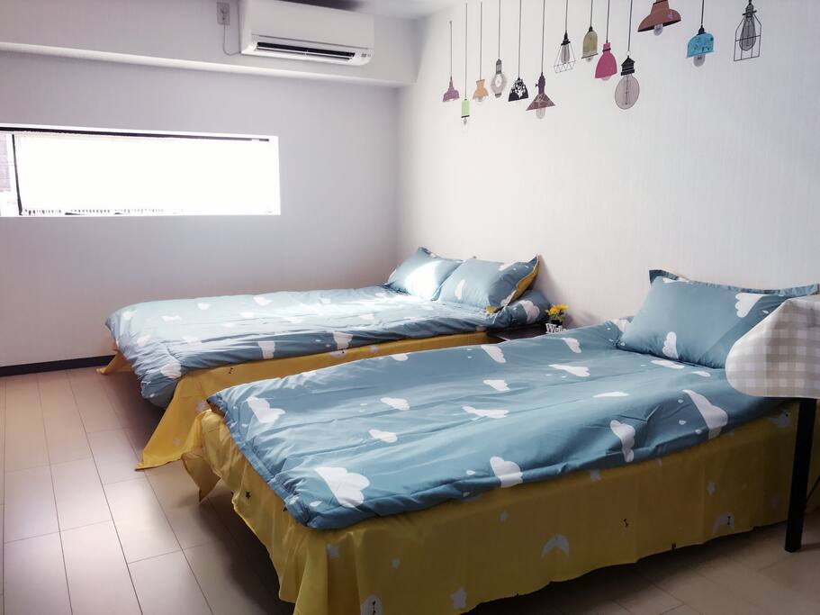 1張雙人床+1單人床
1 Double Bed + 1 Single Bed
