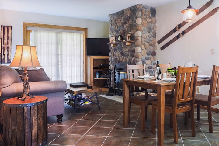 Hunter's Ski In/Out Premier Condominium