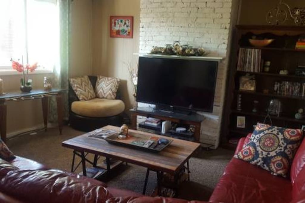 Living Room with TV, Wii, and Record Player