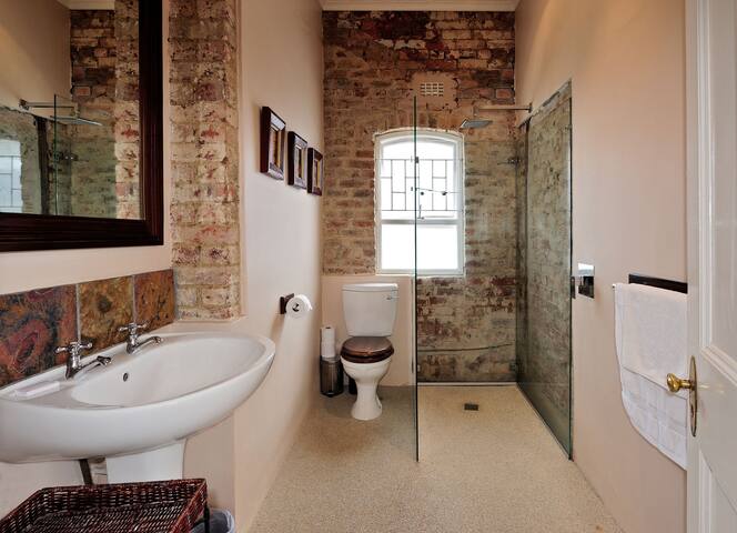 Barry Hall Apartments in beautiful Manor House gallery image 5