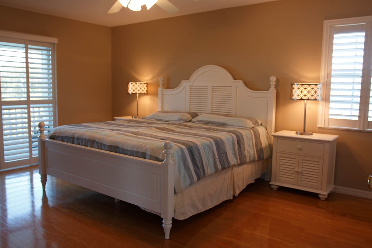 5th bedroom 3rd floor: king-size