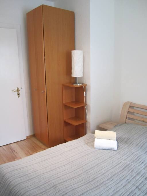Schlafzimmer 1