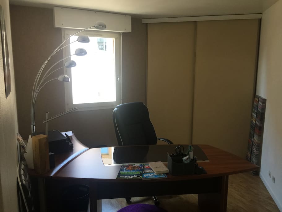 Bureau executive