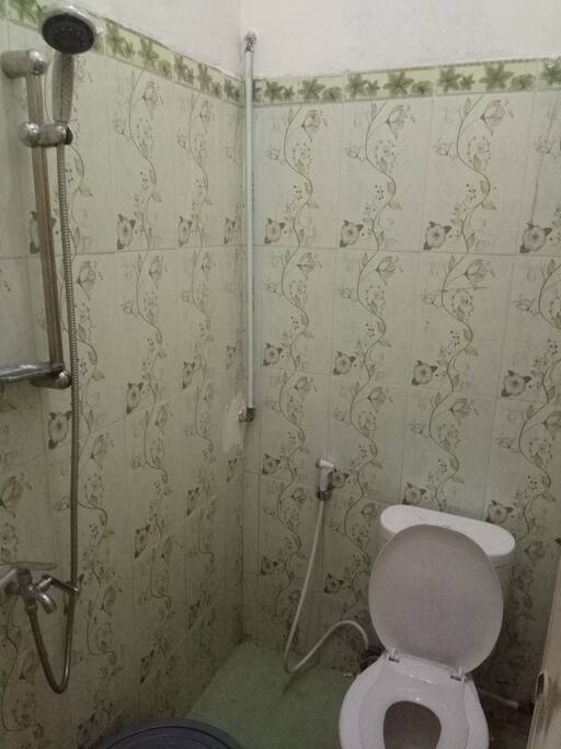 Bath Room / Toilet