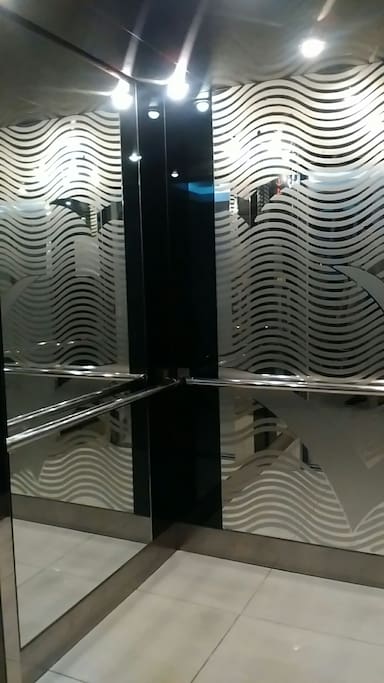 Elevator going to all the floors
