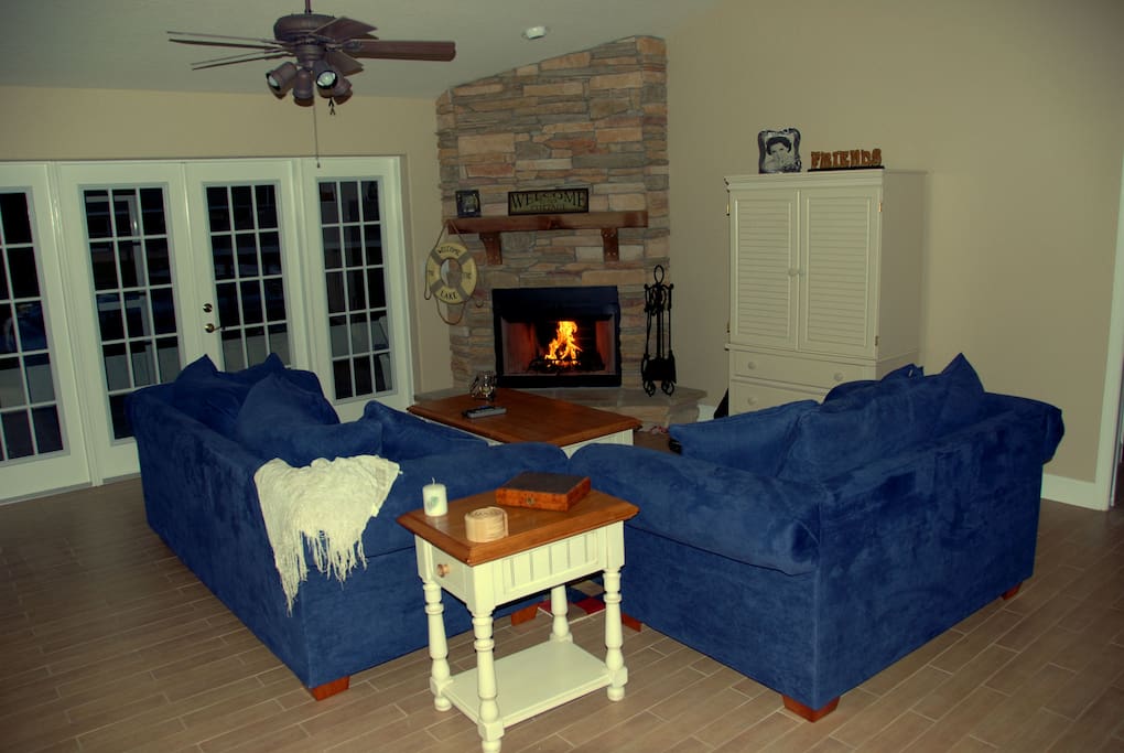 COZY FAMILY ROOM