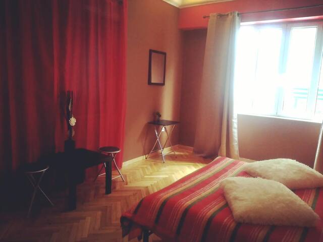 Lovely double bedroom in Centre of Athens