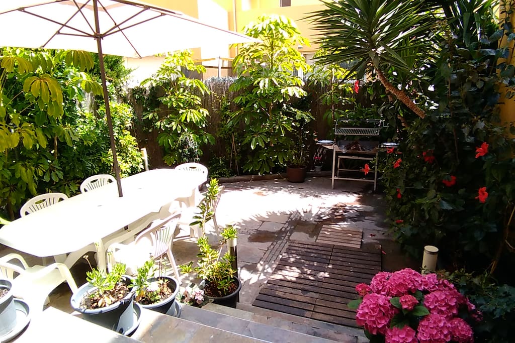 with Patio, garden & Barbecue
