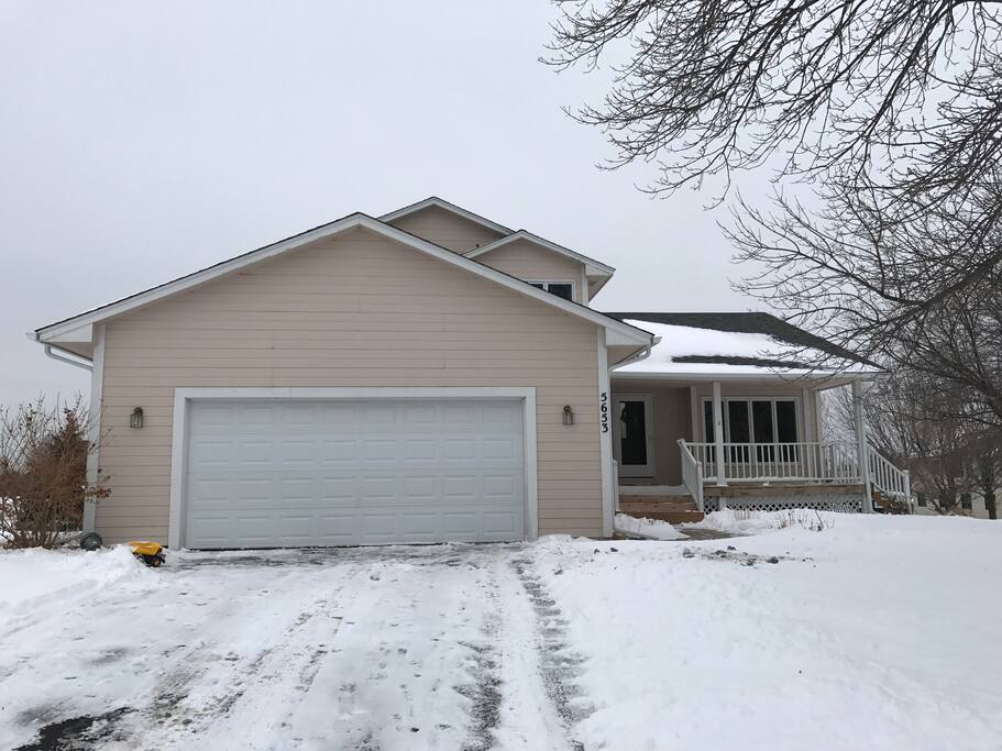 2 story home- your private stay includes the entire main level and upstairs. Driveway parking. Quiet neighborhood