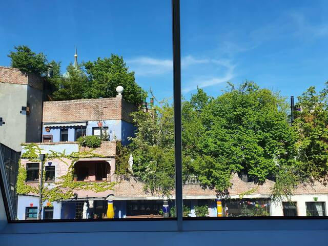 180m2 luxury rooftop in front of Hundertwasserhaus gallery image 2