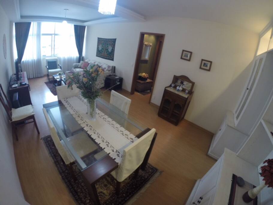 DINNING TABLE a