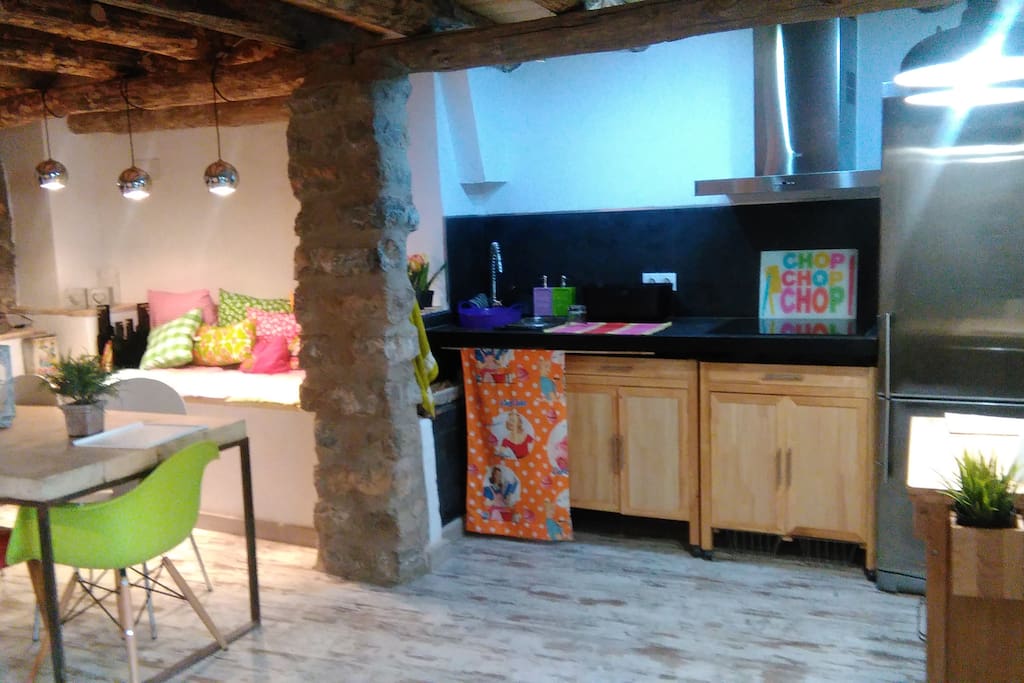 Salón y cocina en un espacio abierto