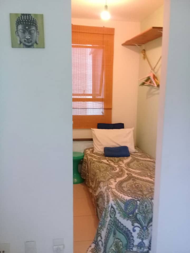 Hapësirë e integruar brenda në suitë me perimetër për 1 krevat tek 