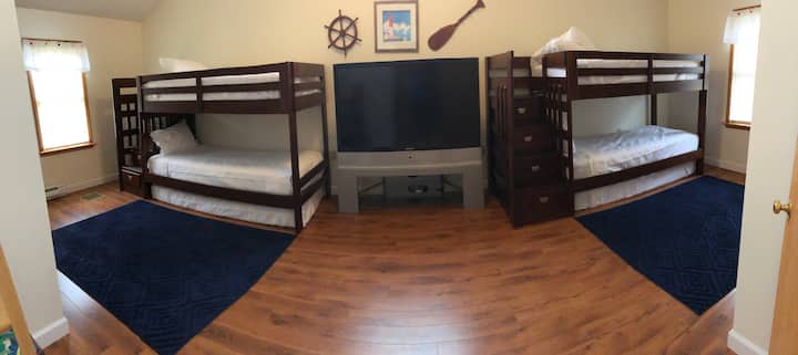 חדר שינה 4 עם 2 מיטות קומתיים