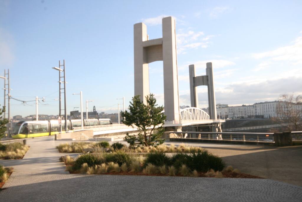 vue sur le pont de Recouvrance de la cuisine