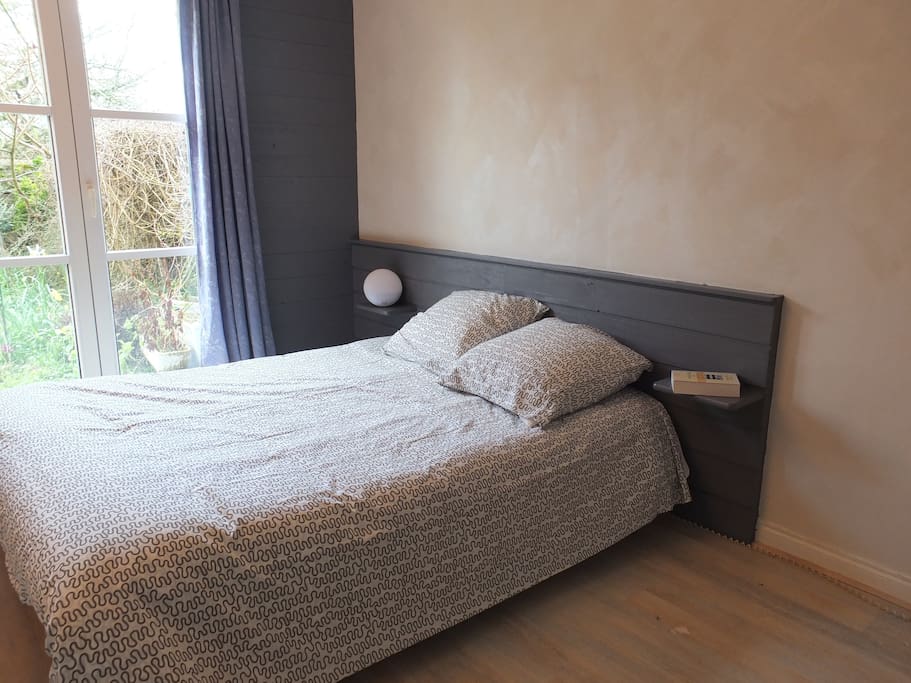 Chambre RDC, avec accès direct sur le jardin
