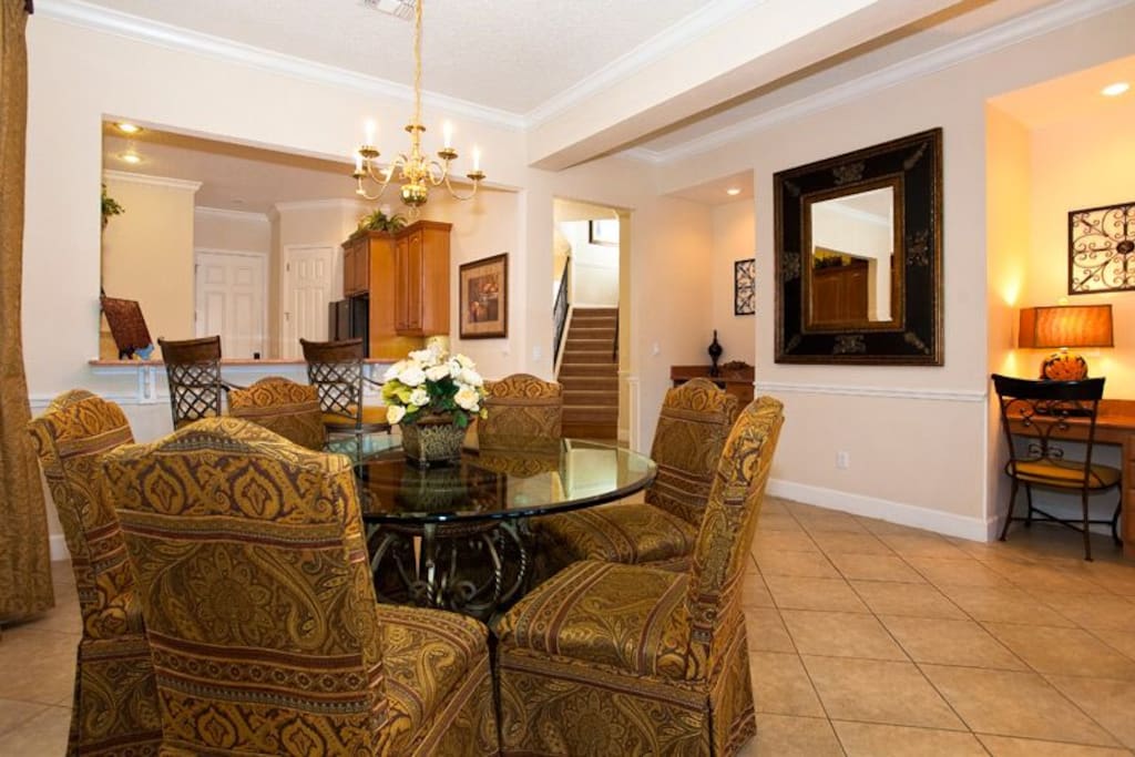 Furniture,Couch,Chair,Reception Room,Room