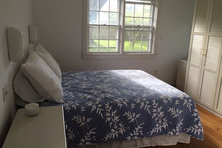 Sunny & Serene Private Cottage near Downtown EH