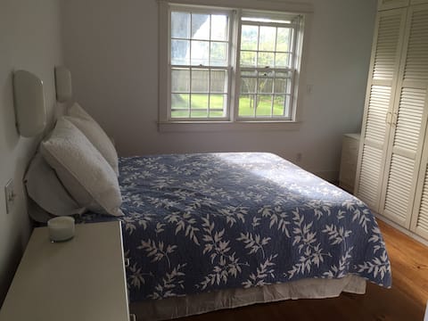 Sunny & Serene Private Cottage near Downtown EH