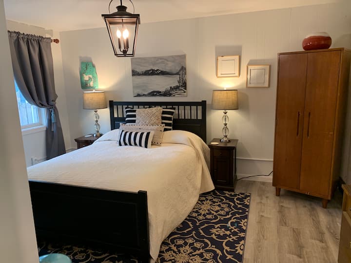 Master Suite- Queen Size Bed