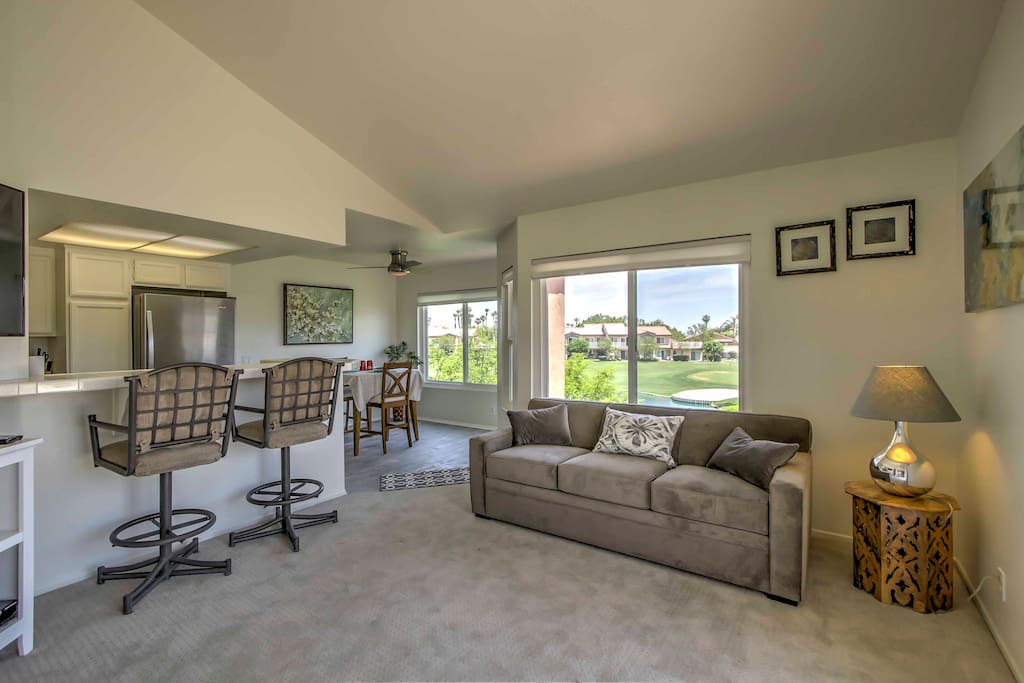 This condo is perfect for a weekend getaway, golf trip, and is only 20 minutes away from Coachella for festival goers.