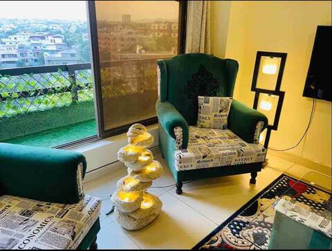 Vintage 2 Bed Ambient Suite w/ Extended Balcony