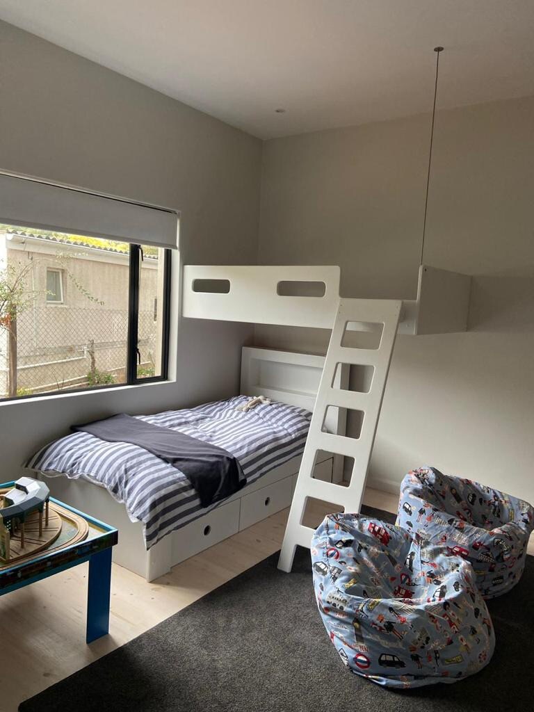 带电视的双层床儿童房 