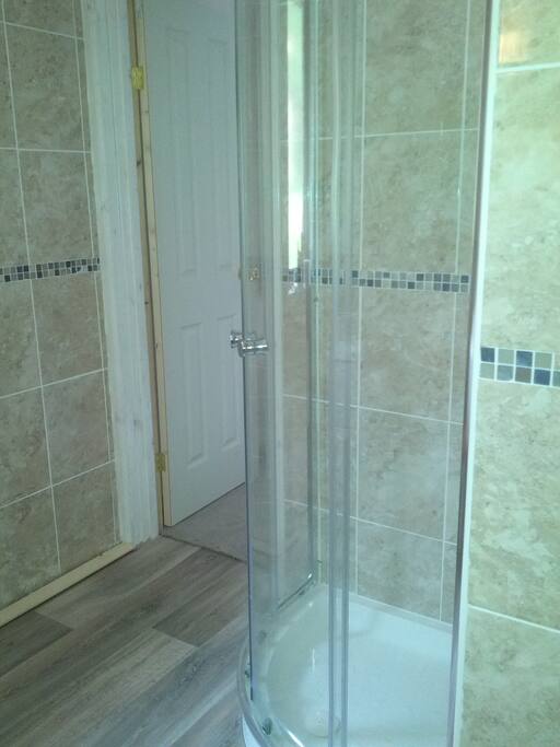 Twin bedroom with ensuite shower.