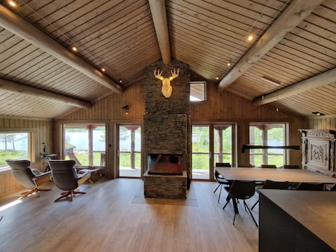 Successful Airbnb property: Unique panoramic cabin by a mountain lake in Trillemarka in Sigdal