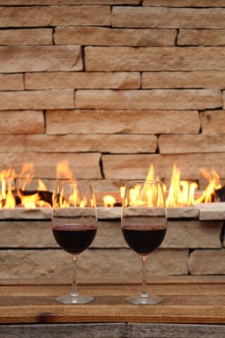 Neighborhood Feel – Steps Away From City gallery image 3