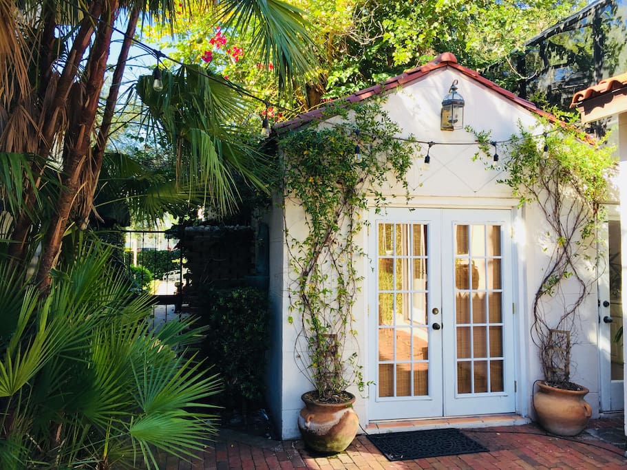 Charming private guest house. Guesthouses for Rent in Tampa, Florida