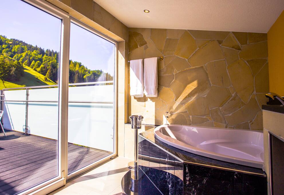 Apartment BONAIRE (67 m²) – für 2 - 4 Personen
Poolbar mit Ausblick zum Hasenhorn