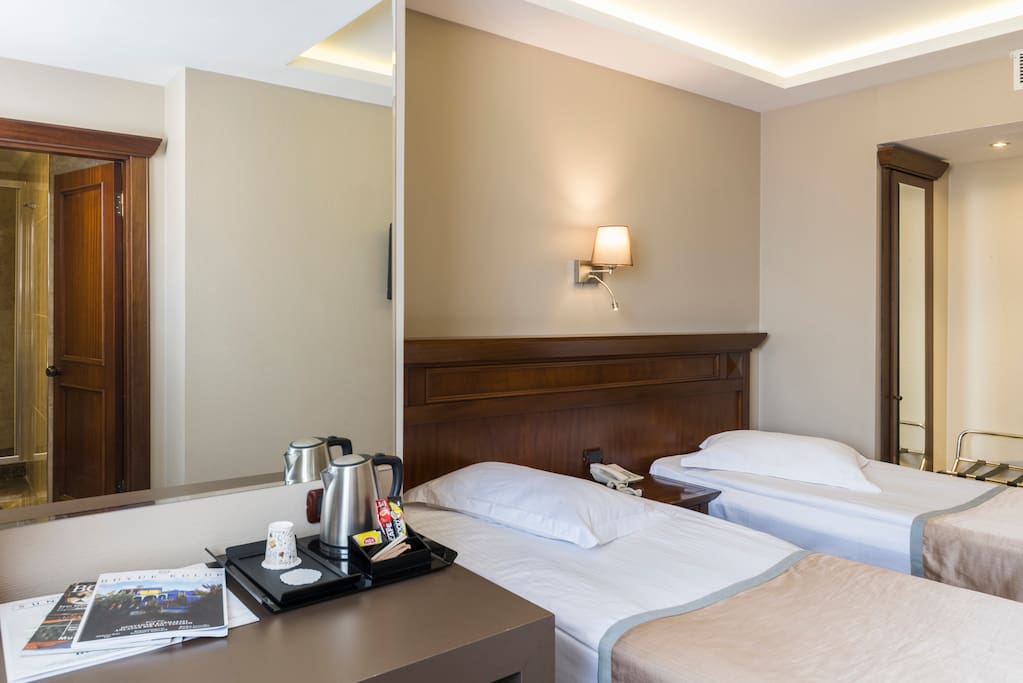 DOUBLE BEDROOM