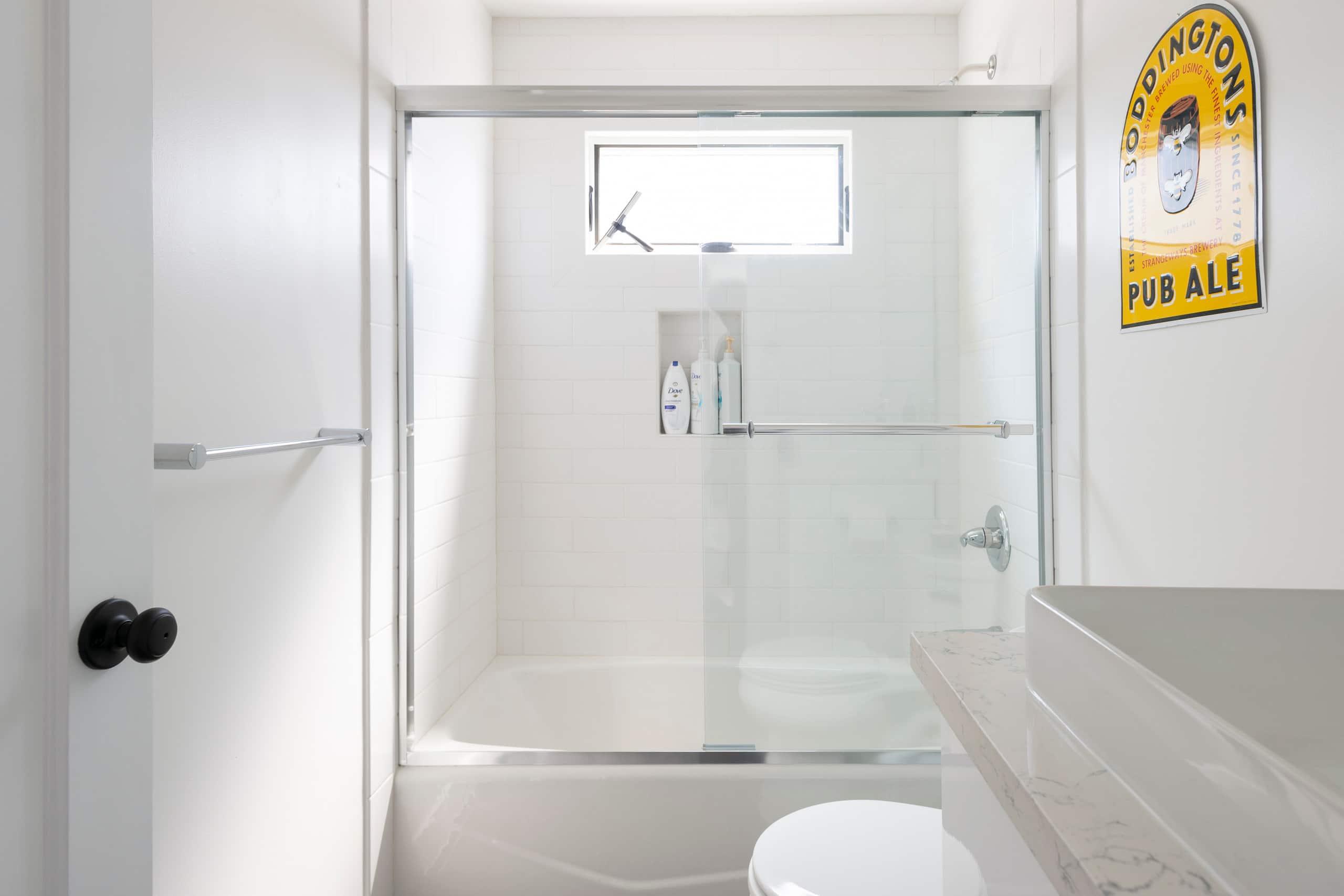 Clean & Private Family Guest Suite near the Beach - Image 18
