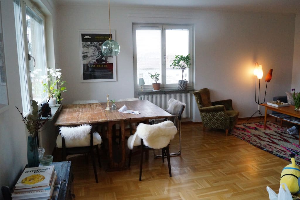 Open kitchen and living room dining area