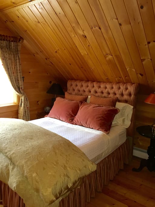 A cabin doesn't get much cozier than this!