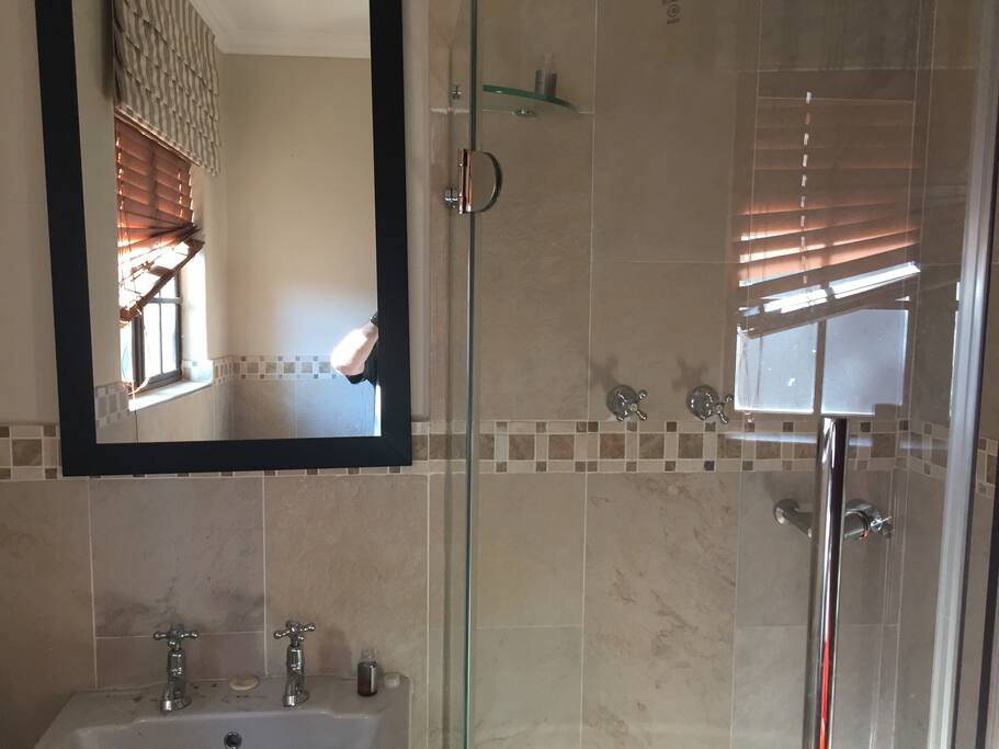 The Gatehouse - bathroom