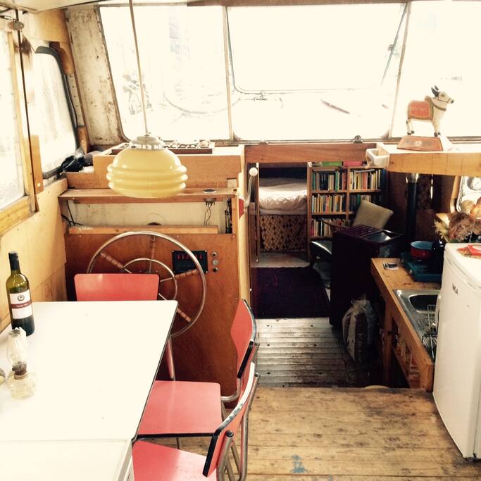 dingingroom with view over the canal