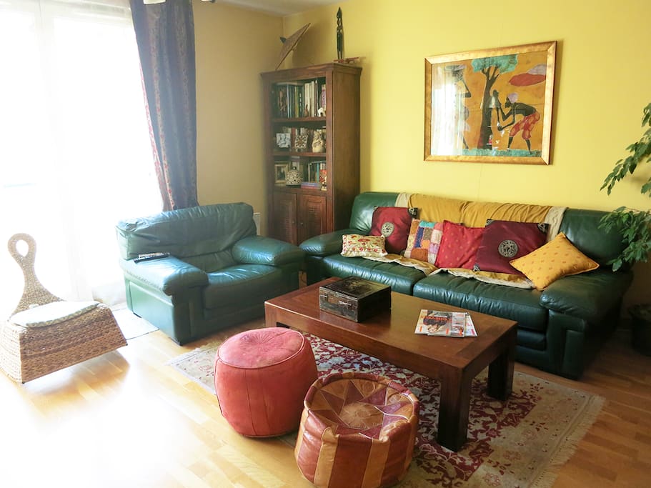 Le salon, lumineux et si confortable!