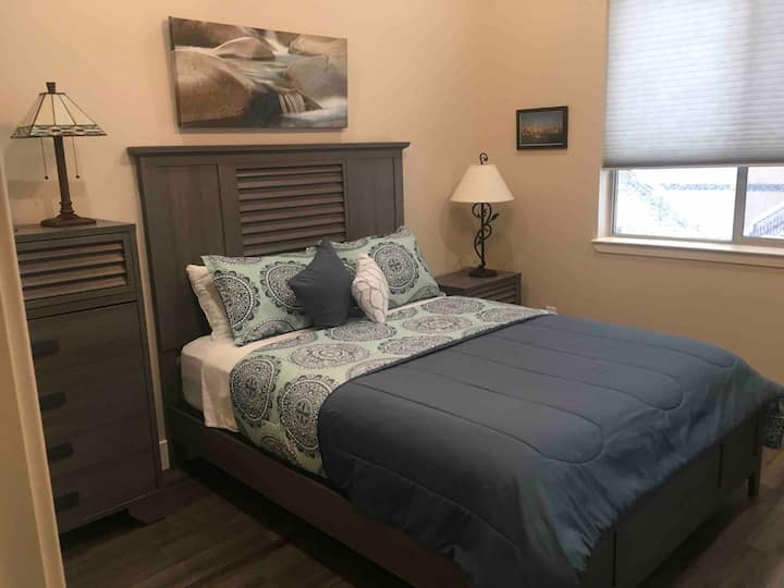 غرفة نوم متوسطة المستوى رقم2 بحجم كوين