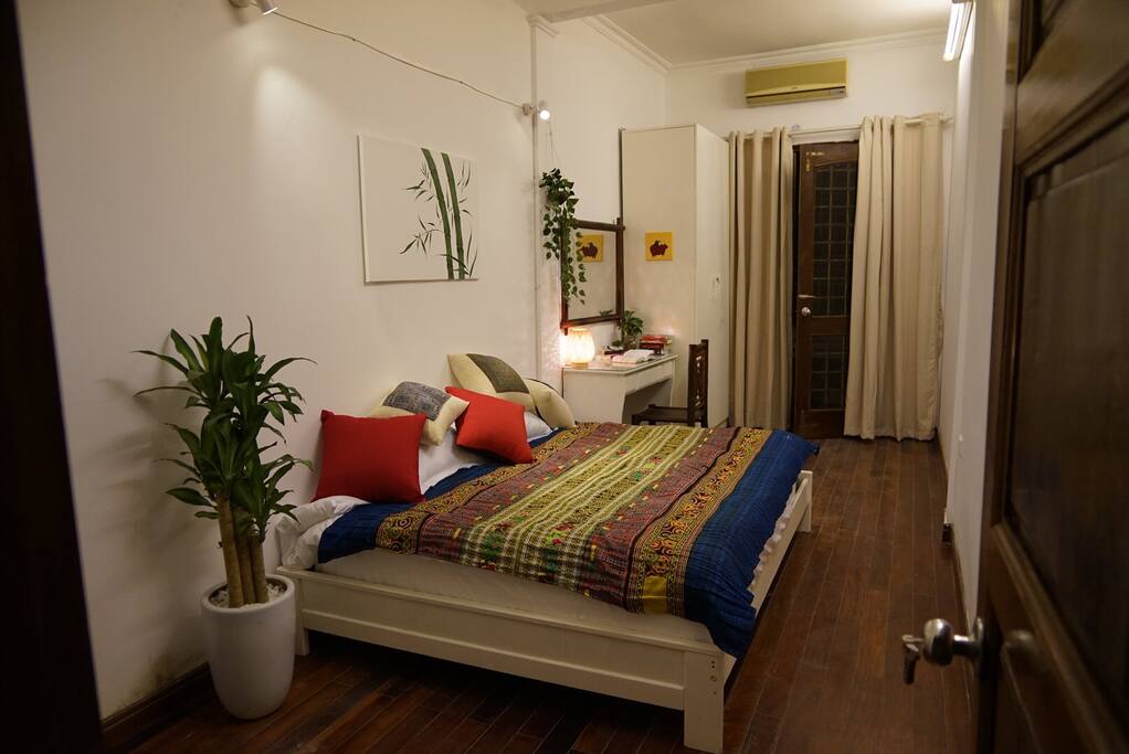 Would your mind be relax away in this room with some jazz music? Our design aims to smooth you into the well feeling of free in mind and simple be yourself. We believe in this sentence: "You are beautiful as the way you are" :-)
