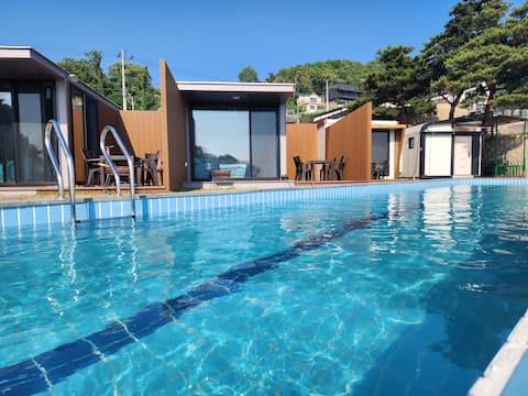 4 Lodges/Best of Nakjocheonha # Sea 1st Row # Swimming Pool # BBQ # Fire Pit # Sea View # Cold Jacuzzi # Hotel Style Gramming Pingrijot # Pool Villa