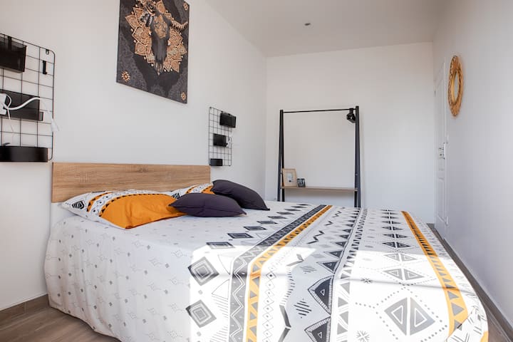 Pohodlná spálňa so šatníkom