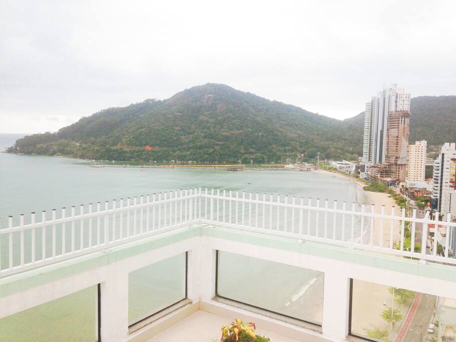 Vista panorâmica para o mar a partir do terraço