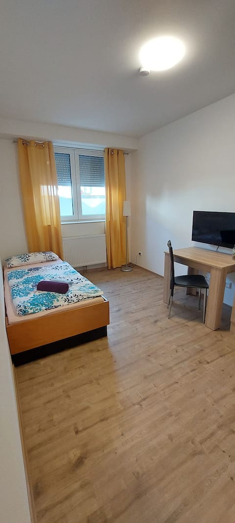 Erfolgreiche Airbnb-Immobilie: Single Room-Apartment in Völger Kunterbunt in Wülfel
