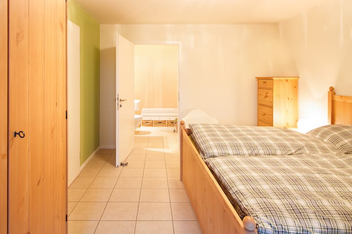 Bedroom "green" on the ground floor