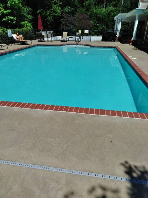 3 to 5ft pool!!