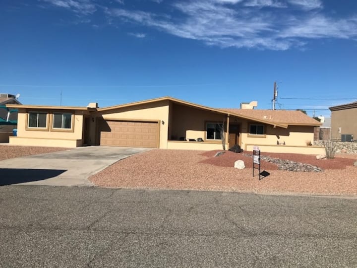 Beautiful Home W/pool, 3br, 2 Bathroom - Lake Havasu City, AZ