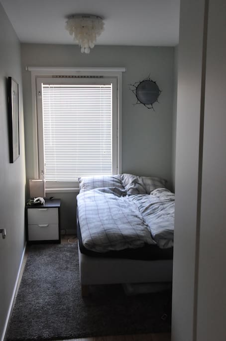 The room with a bed 2mx1,2m