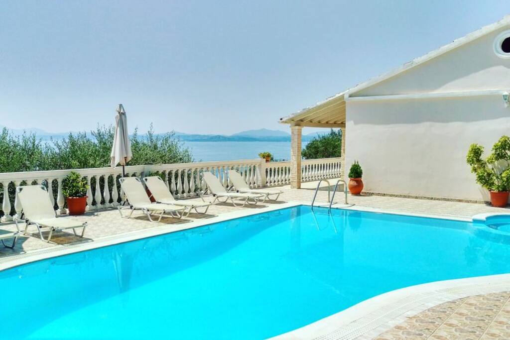 Large Pool with additional Child pool